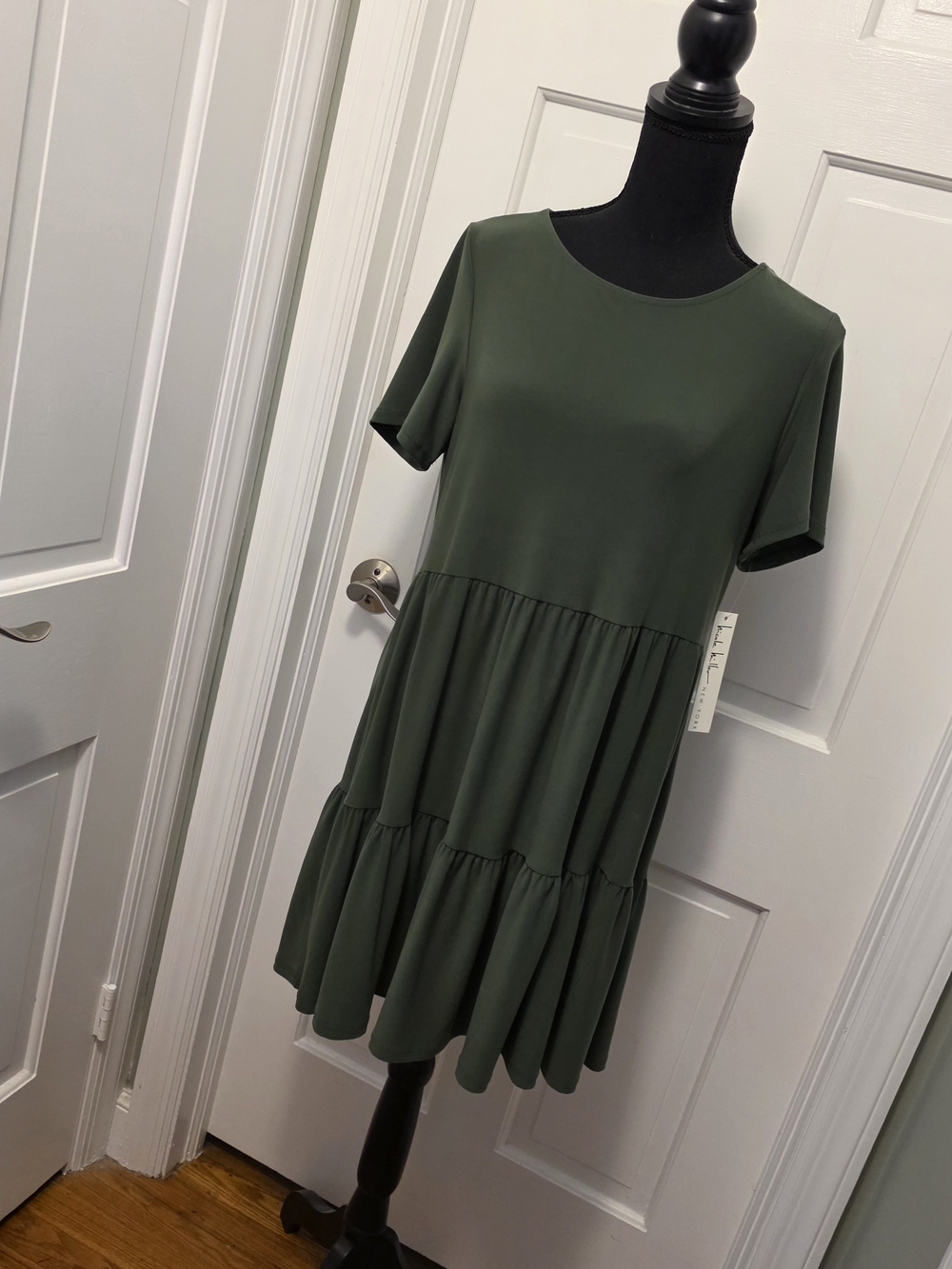 NWT Nicole Miller New York Relaxed Tiered Mini Dress in Olive Green Size Medium